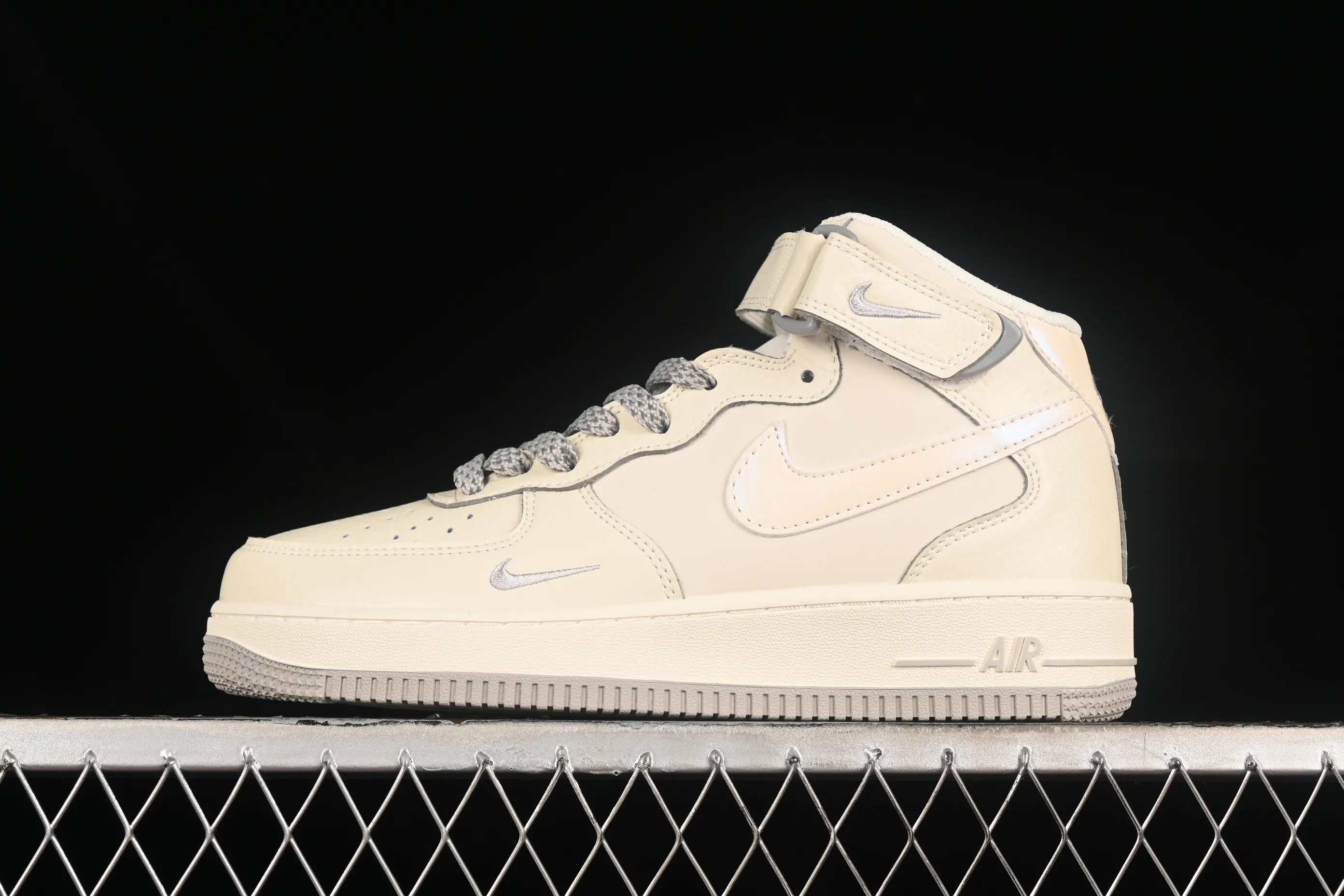 All categories Nk Air Force 1 Air Force series Nk Air Force 1 Mid Air Force mid-top Nk Air Force 1'07 Mid gray pearlescent small hook Air Force One mid-top casual sneakers SG2356-806